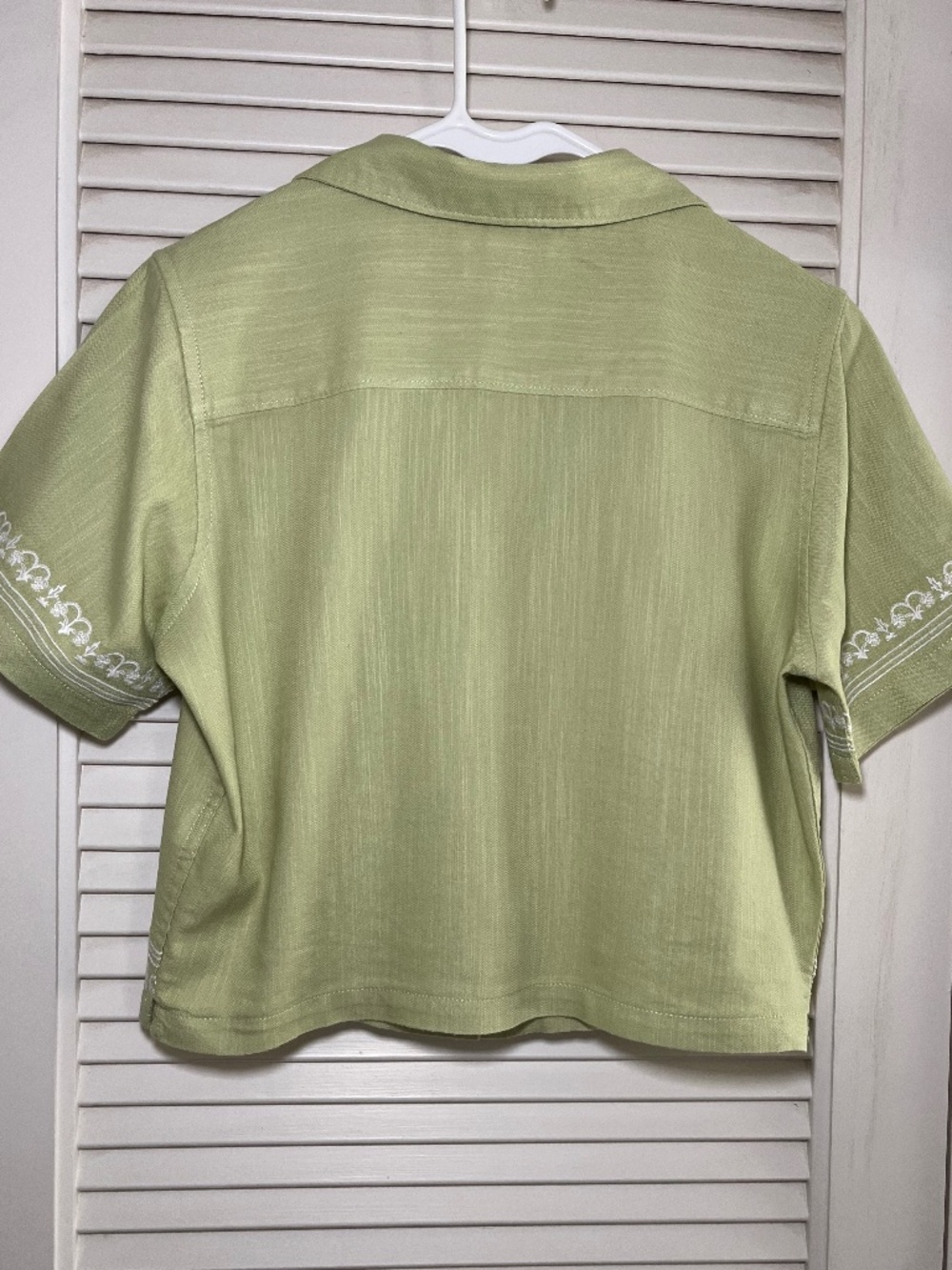 Roark Embroidered Cropped Pear Green Walk in the Woods Blouse Size S - Picture 2 of 10